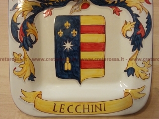 cod.art: pt12 - Piatto in ceramica dipinto a mano e personalizzato in base alle esigenze del cliente. Ne vorresti uno simile? Invia una richiesta e riceverai il preventivo con le spese di spedizione. 