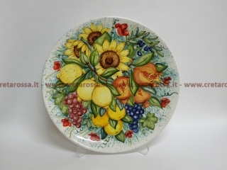 cod.art: pt01 - Piatto in ceramica dipinto a mano con frutta e fiori. Ne vorresti uno simile? Invia una richiesta e riceverai il preventivo con le spese di spedizione. 