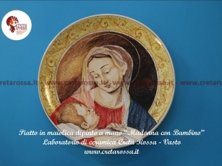 cod.art: lc05A - Piatto in ceramica da cm 35, raffigurante "Madonna con Bambino". Ne vorresti uno simile? Invia una richiesta e riceverai il preventivo con le spese di spedizione.