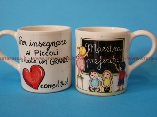 cod.art: re0a - Tazze in ceramica personalizzate con nomi. Ne vorresti una simile? Invia una richiesta e riceverai il preventivo con le spese di spedizione. 