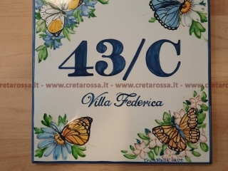 cod.art: nc115a - Mattonella in ceramica cm 20x20 circa con decoro realizzato su richiesta del cliente e scritta personalizzata. 