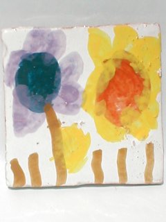Mattonella 10x10 realizzata e dipinta a mano da bambini diversamente abili. Tecnica:maiolica