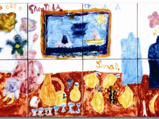 "Insieme" - particolare del pannello di cm.40x80, realizzato all'interno del laboratorio. Autore: 6 anni; Tecnica: maiolica