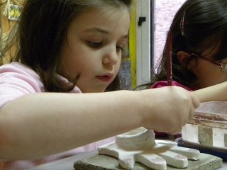 Corsi di ceramica per bambini -  decorazione - lavorazione dell'argilla - Scuola  - Vasto - Chieti - Abruzzo
