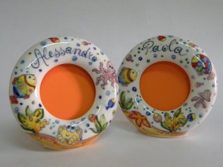 Portafoto - Produzione artigianale in ceramica dipinta a mano.Tecnica: maiolica