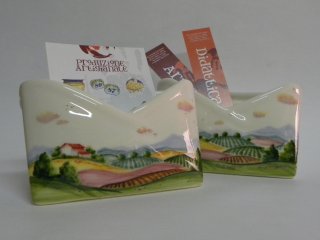 Portalettere - Produzione artigianale in ceramica dipinta a mano.Tecnica: maiolica