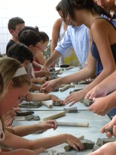 Favolare - laboratori di ceramica per bambini dell'Università di Harvard con il laboratorio Creta Rossa