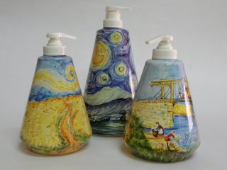Dispenser per sapone liquido - Produzione artigianale in ceramica dipinta a mano.Tecnica: maiolica