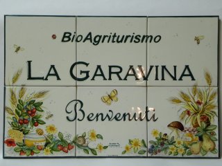 Produzione artigianale in ceramica dipinta a mano per ristoranti, bar, negozi, pizzerie: mattonelle - piatti -pannelli - tavoli - oggettistica - rendiresto 