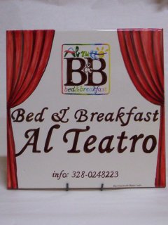 Insegne, pannelli e mattonelle in ceramica dipinte a mano per ristoranti, residence, bed and breakfast, negozi e pizzerie. Riproduzione e realizzazione di loghi aziendali su vari formati. Realizazzione di pezzi speciali e con argille refrattarie.