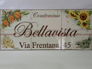 Insegne, pannelli e mattonelle in ceramica dipinte a mano per ristoranti, residence, bed and breakfast, negozi e pizzerie. Riproduzione e realizzazione di loghi aziendali su vari formati. Realizazzione di pezzi speciali e con argille refrattarie.