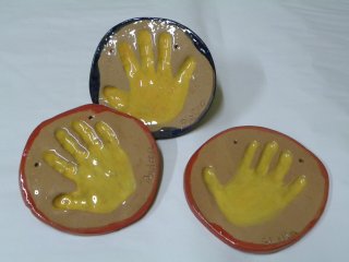 Lavori realizzati dai bambini durante i corsi didattici di ceramica per bambini che si svolgono da Creta Rossa